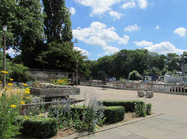 Champions Wharf including Champions Wharf Play Beach